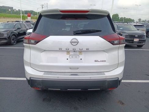 Used 2025 Nissan Rogue SL AWD/4WD image 3