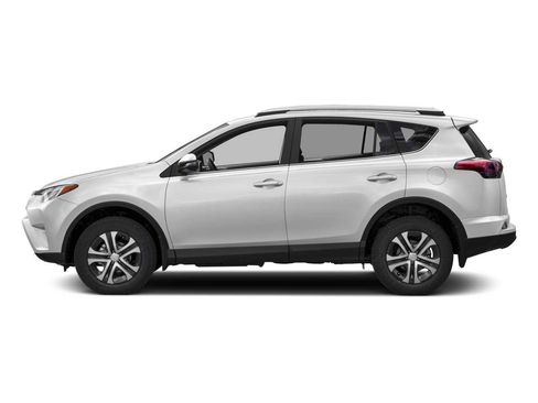 Used 2017 Toyota RAV4 LE image 3