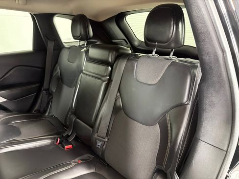 Used 2018 Jeep Cherokee Latitude Plus FWD image 21
