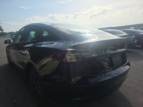 Used 2022 Tesla Model 3 Standard Range RWD image 6