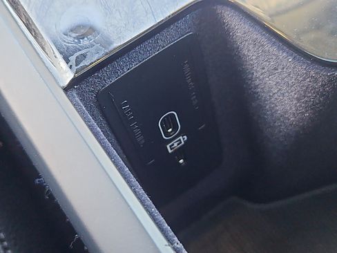 Used 2024 Volvo XC90 B6 Plus image 10