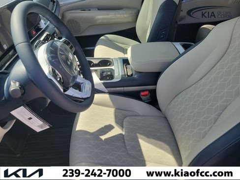 New 2026 Kia Carnival EX FWD image 21