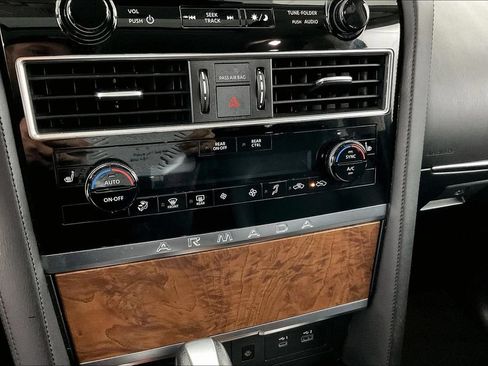 Used 2024 Nissan Armada SL w/ Captain's Chairs Package AWD/4WD image 16