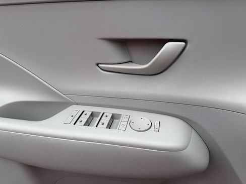 Used 2025 Hyundai Kona SEL FWD image 20