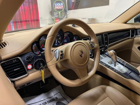 Used 2014 Porsche Panamera 4 image 16