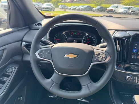 Used 2023 Chevrolet Traverse LT FWD image 13