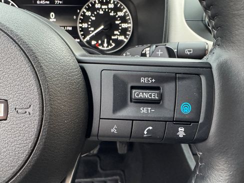 Used 2024 Nissan Rogue SV w/ SV Premium Package image 35