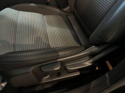 Used 2025 Chevrolet Trax LT w/ LT Convenience Package image 20