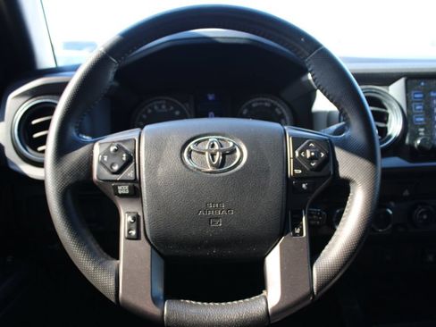 Used 2019 Toyota Tacoma TRD Sport AWD/4WD image 26