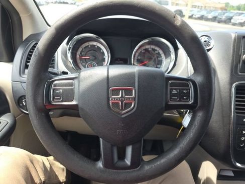 Used 2016 Dodge Grand Caravan SXT FWD image 15