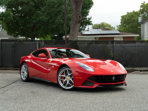 Used 2017 Ferrari F12 Berlinetta RWD image 2