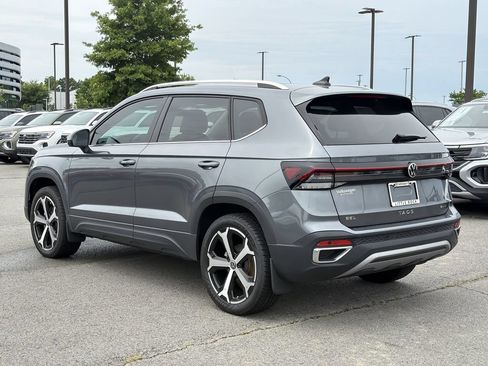 Used 2025 Volkswagen Taos SEL AWD/4WD image 3