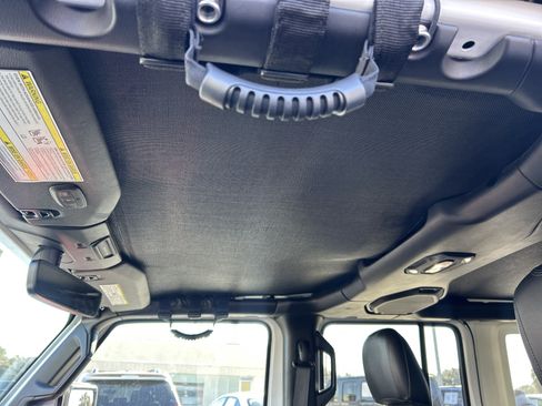 Used 2018 Jeep Wrangler Unlimited Rubicon image 14