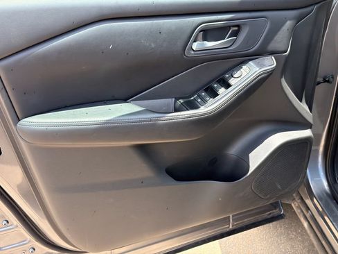 Used 2025 Nissan Rogue SV FWD image 10