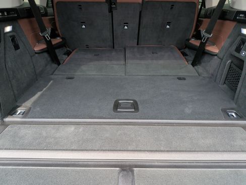 Used 2024 BMW X7 xDrive40i w/ Executive Package image 40