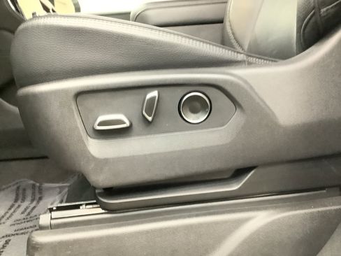 Used 2025 GMC Yukon Denali image 15