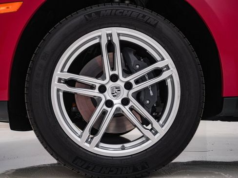 Certified 2026 Porsche Macan AWD/4WD image 13