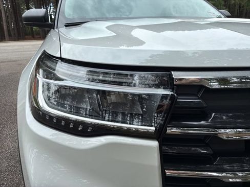 Used 2026 Ford Explorer Active w/ Active Comfort Package RWD image 10