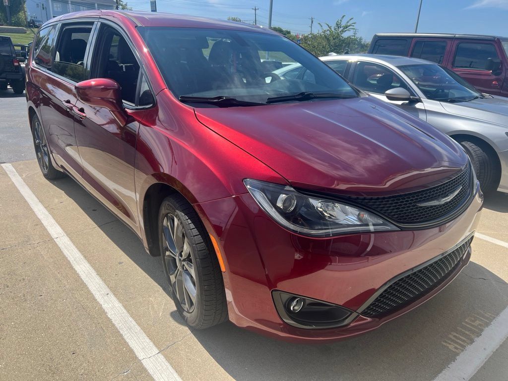 Certified 2020 Chrysler Pacifica Touring w/ S Appearance Package FWD image 3