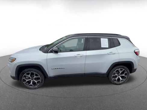 Used 2025 Jeep Compass Limited AWD/4WD image 9