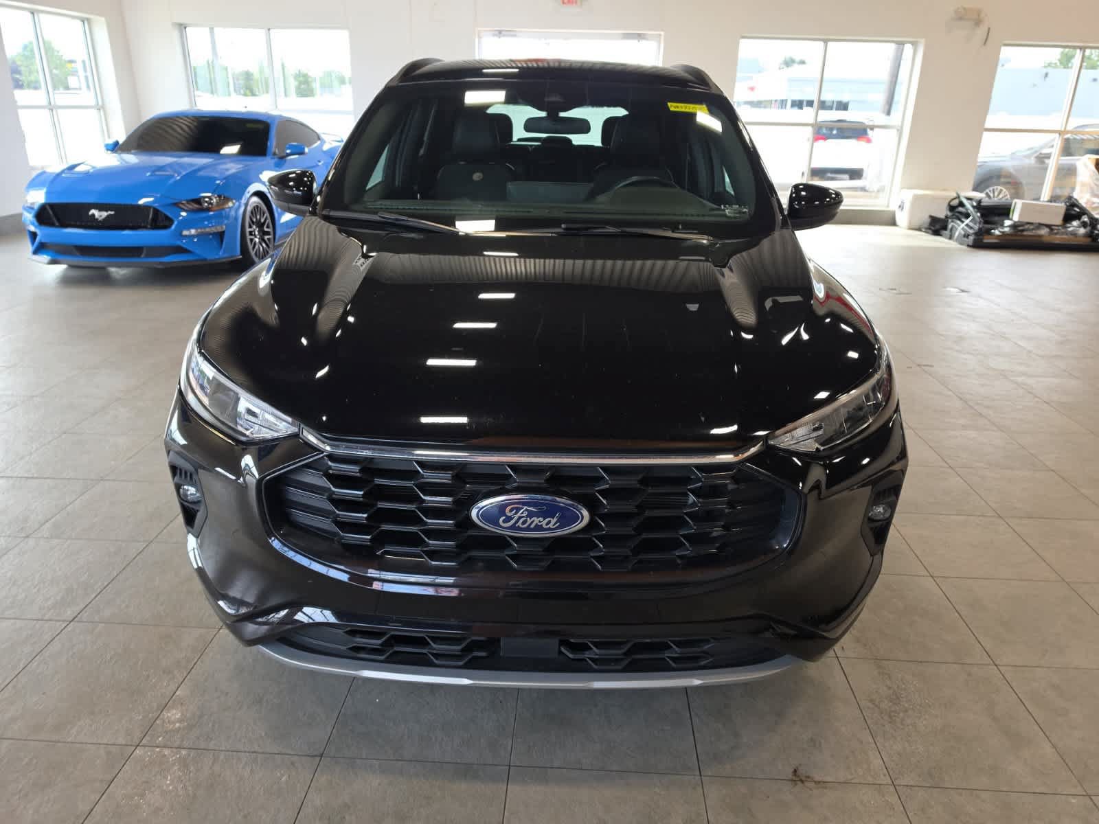 Used 2023 Ford Escape ST-Line Select w/ Tech Pack #1 AWD/4WD image 2
