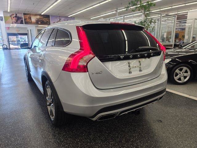 Used 2017 Volvo V60 T5 Cross Country w/ Climate Package AWD/4WD image 7