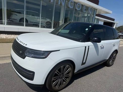 Used 2025 Land Rover Range Rover SE image 2