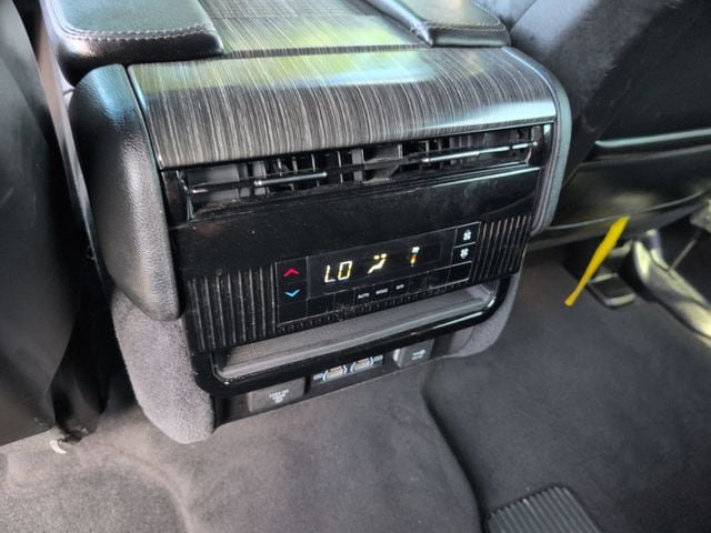 Certified 2023 Jeep Wagoneer L Series II AWD/4WD image 17