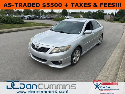 Used 2011 Toyota Camry SE w/ SE Extra-Value Pkg #1 FWD image 1