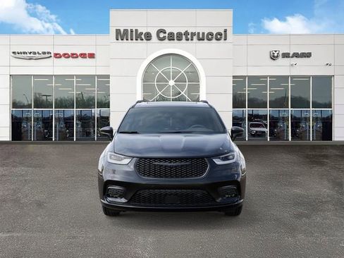 New 2026 Chrysler Pacifica Limited w/ S Appearance Package image 6