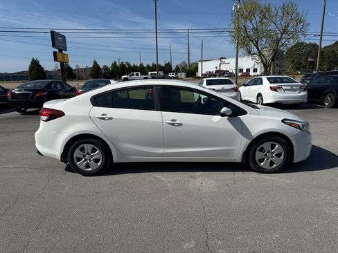 Used 2017 Kia Forte LX FWD image 5