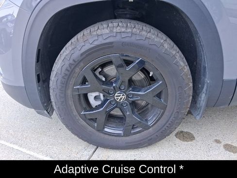 Used 2025 Volkswagen Atlas Peak Edition SE AWD/4WD image 9