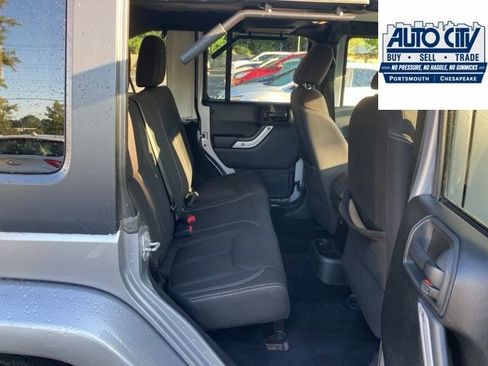 Used 2017 Jeep Wrangler Unlimited Sahara AWD/4WD image 31