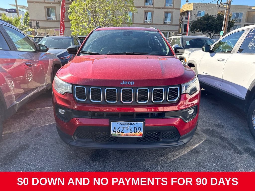 Used 2025 Jeep Compass Latitude w/ Sun & Sound Group AWD/4WD image 2