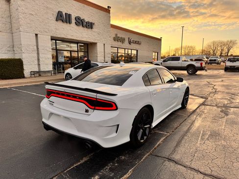 Used 2019 Dodge Charger Scat Pack image 2