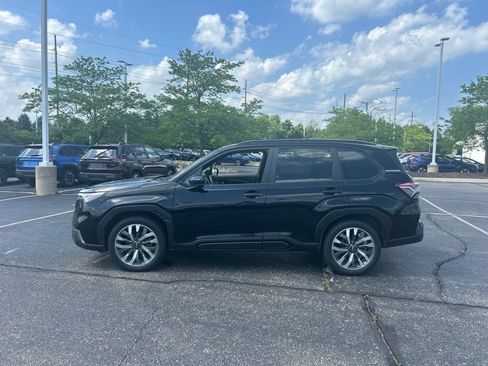 Used 2025 Subaru Forester Touring AWD/4WD image 2