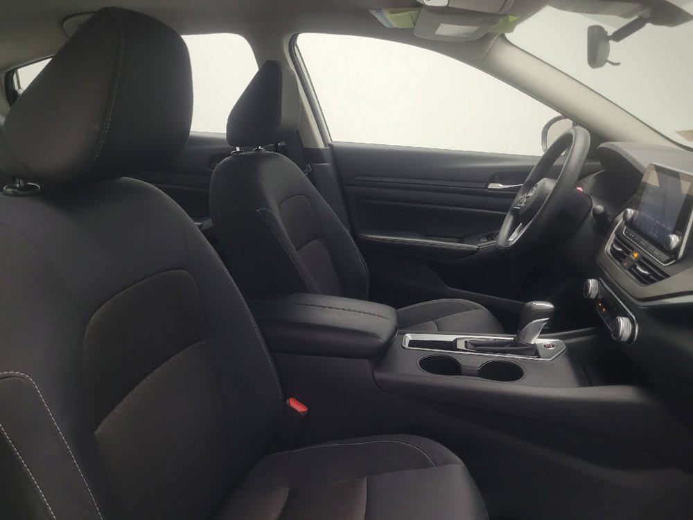 Used 2025 Nissan Altima 2.5 SV FWD image 21