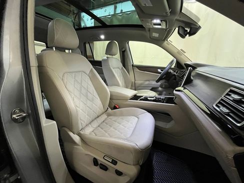 Certified 2025 Volkswagen Atlas SEL Premium R-Line image 13