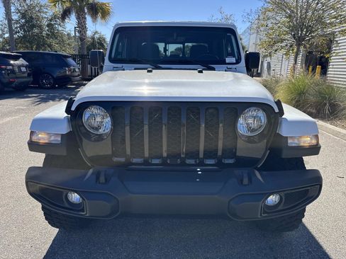 Used 2021 Jeep Gladiator Willys image 8