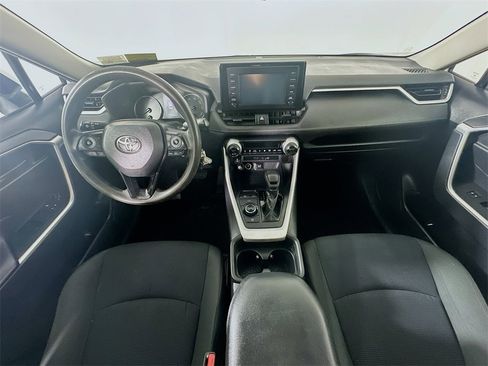 Used 2019 Toyota RAV4 LE image 10