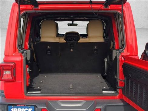 Used 2018 Jeep Wrangler Unlimited Sahara image 6