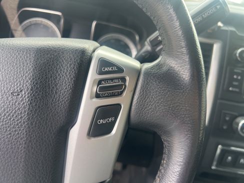 Used 2019 Nissan Titan SV w/ SV Convenience Package image 18