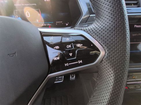 Used 2024 Volkswagen Tiguan SE R-Line image 20