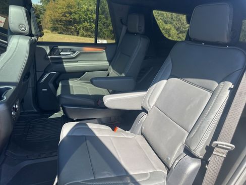 Used 2025 GMC Yukon Denali w/ Denali Reserve Package image 33