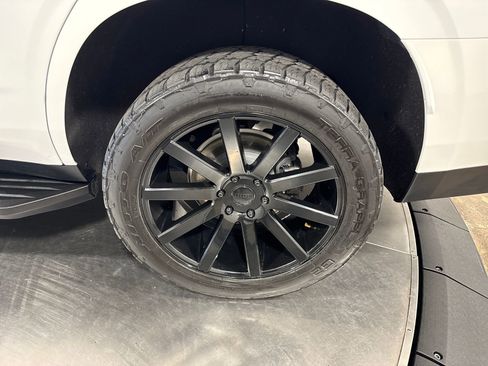 Used 2022 Chevrolet Tahoe RST w/ Luxury Package image 12