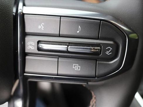 Used 2025 GMC Canyon AT4 AWD/4WD image 16