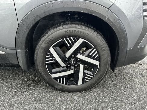Certified 2025 Nissan Kicks SV image 13