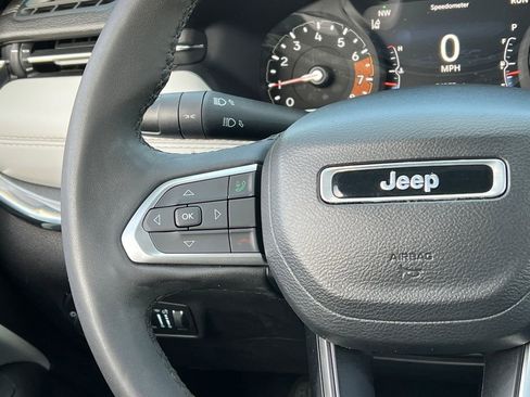 Used 2023 Jeep Compass Limited image 18