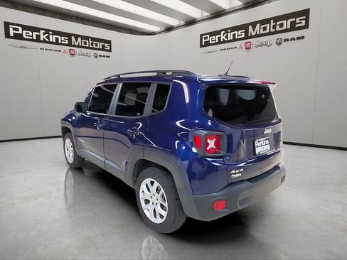 Used 2017 Jeep Renegade Latitude AWD/4WD image 3