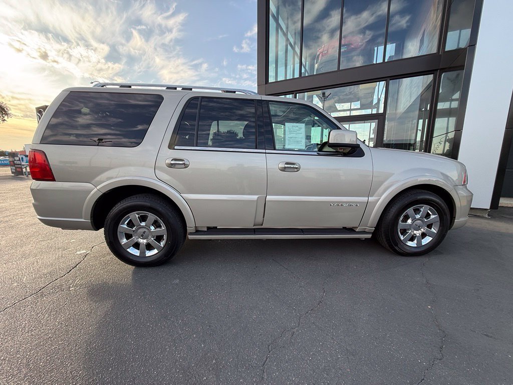 Used 2005 Lincoln Navigator Ultimate AWD/4WD image 13